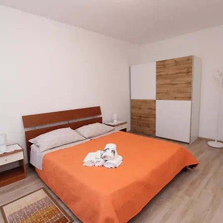 Apartment Eni