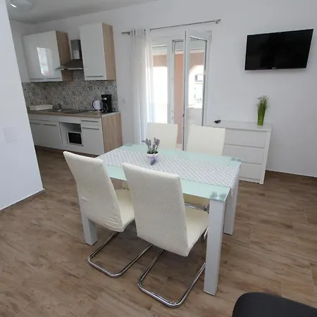 Apartment Eni
