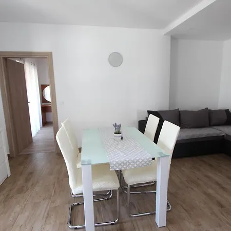 Eni Apartment *