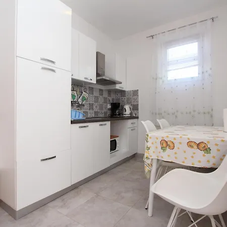 Eni Apartment *