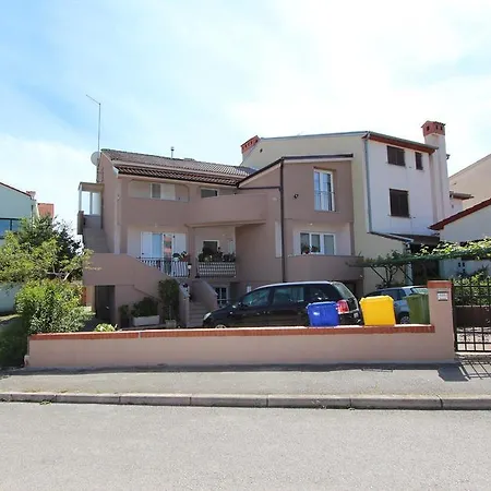 Eni Apartment *