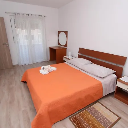Eni Apartament *